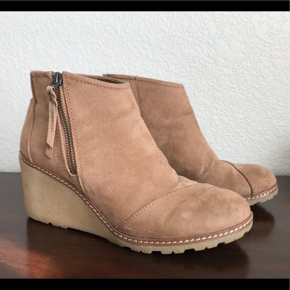 TOMS Wedge Booties tan size 9